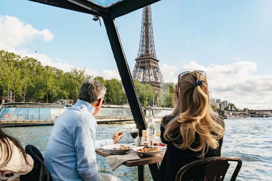 Paris : 3-Course Gourmet Dinner Cruise on Seine River - The 6:45 PM and 9:15 PM choices