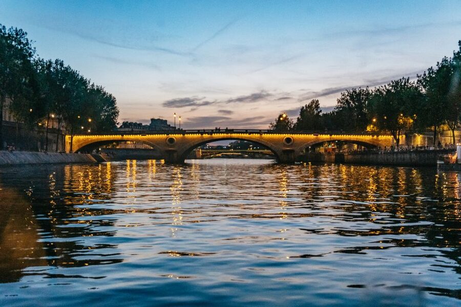 Paris : 3-Course Gourmet Dinner Cruise on Seine River - Is the $100 price good value?