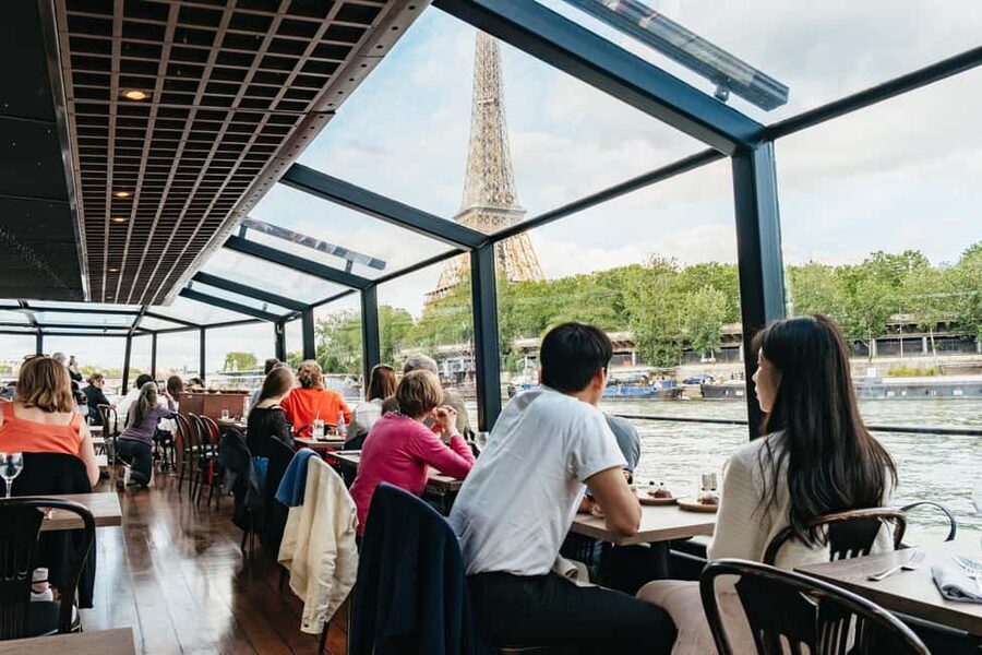 Paris : 3-Course Gourmet Dinner Cruise on Seine River - Who should book this cruise?
