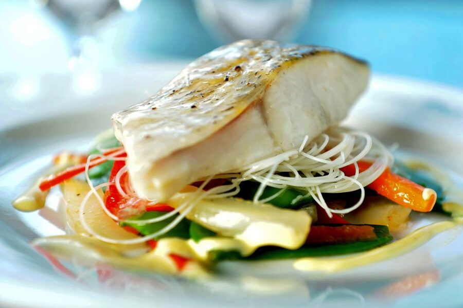 Paris: 3-Course Lunch Cruise on the River Seine - Who should book this lunch cruise?