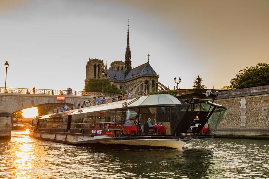 Paris: 4-Course Dinner Cruise on Seine River with Live Music - Starting Near Pont de l’Alma