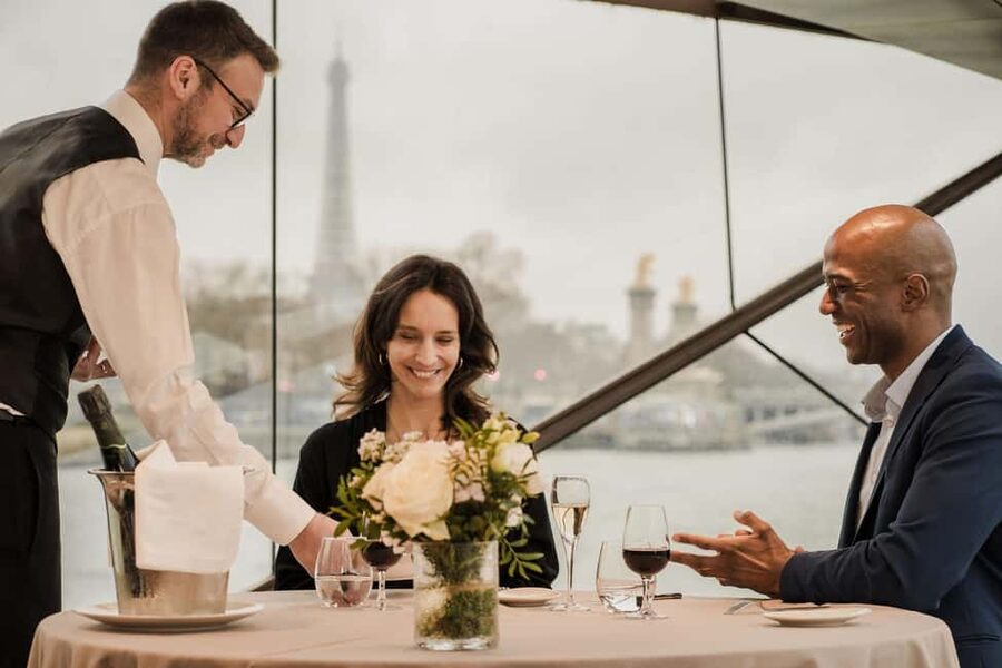Paris: 4-Course Dinner Cruise on Seine River with Live Music - Window Seating and the Excellence Option