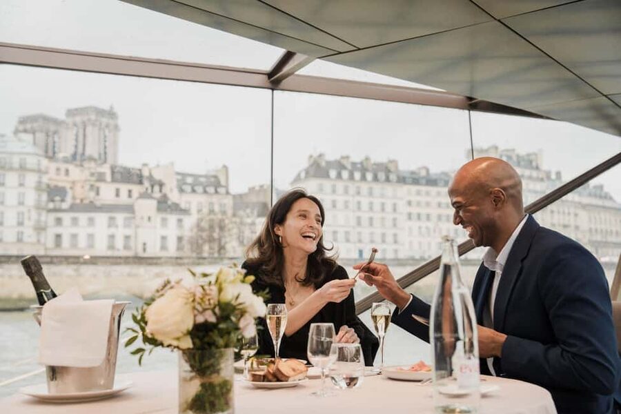 Paris: 4-Course Dinner Cruise on Seine River with Live Music - The Route From Pont Alexandre III to the Louvre