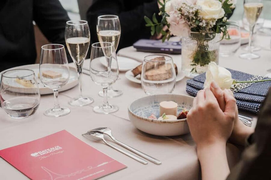 Paris: 4-Course Dinner Cruise on Seine River with Live Music - Four French Courses With Wine or Champagne