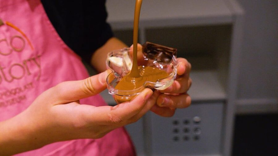 Paris: 45-minute Chocolate Making Workshop at Choco-Story - Choosing toppings and making your chocolate