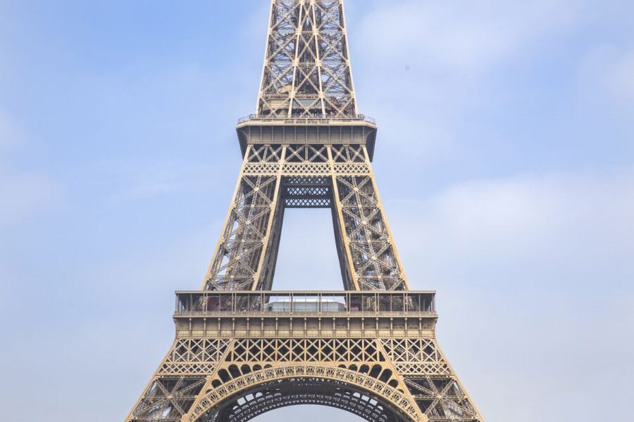 Paris: Access to the Eiffel Tower's 2nd Floor - Queues, security, and the real timing