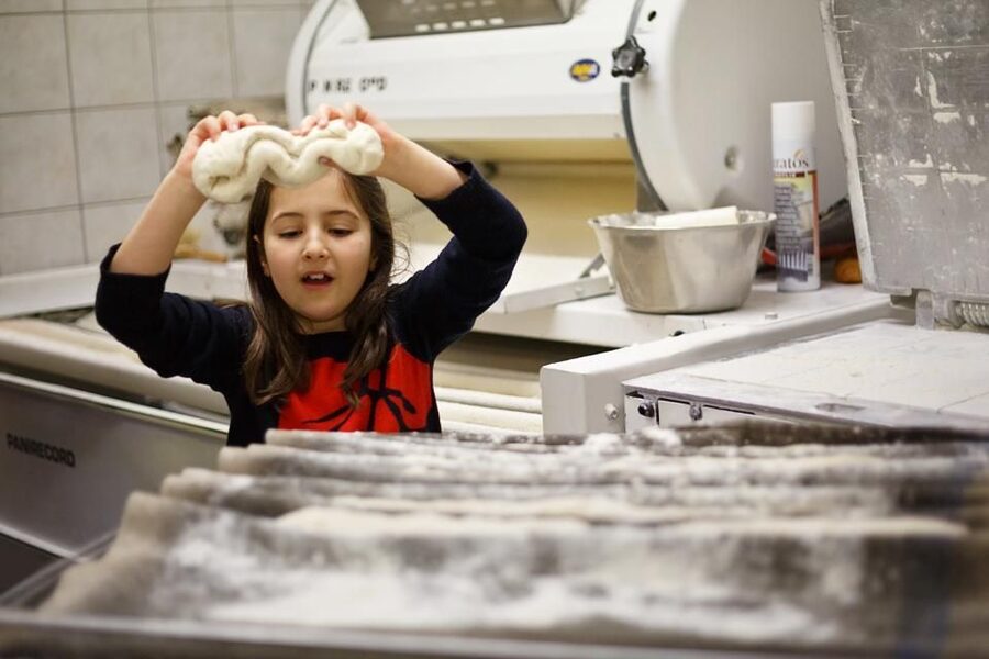 Paris: Behind the Scenes Bakery Tour with Breakfast - Why the small group improves the morning