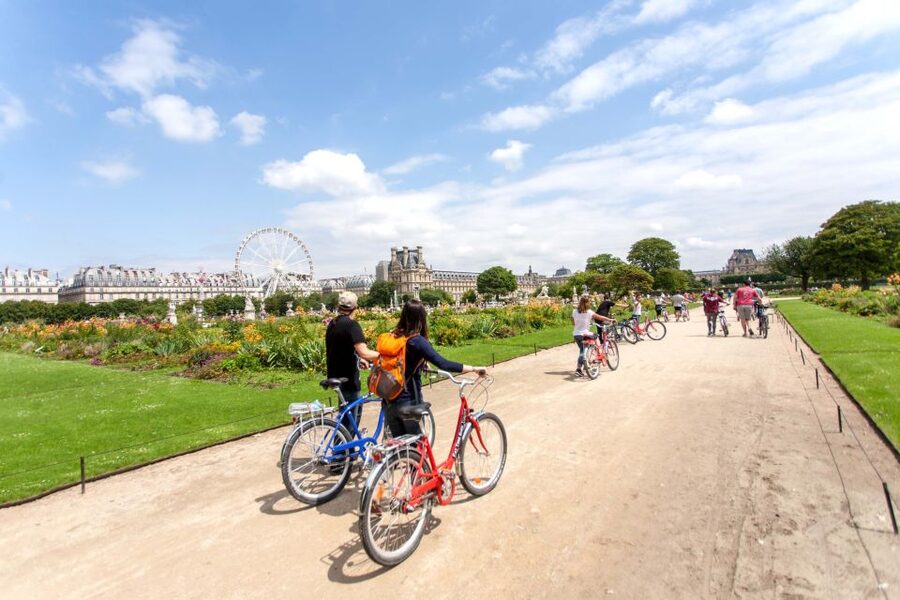 Paris Bike Tour: Eiffel Tower, Place de la Concorde & More - Family equipment and physical demands