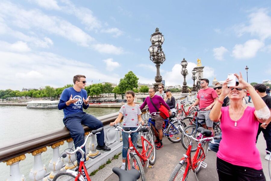 Paris Bike Tour: Eiffel Tower, Place de la Concorde & More - Why a bike is a smart way to see central Paris