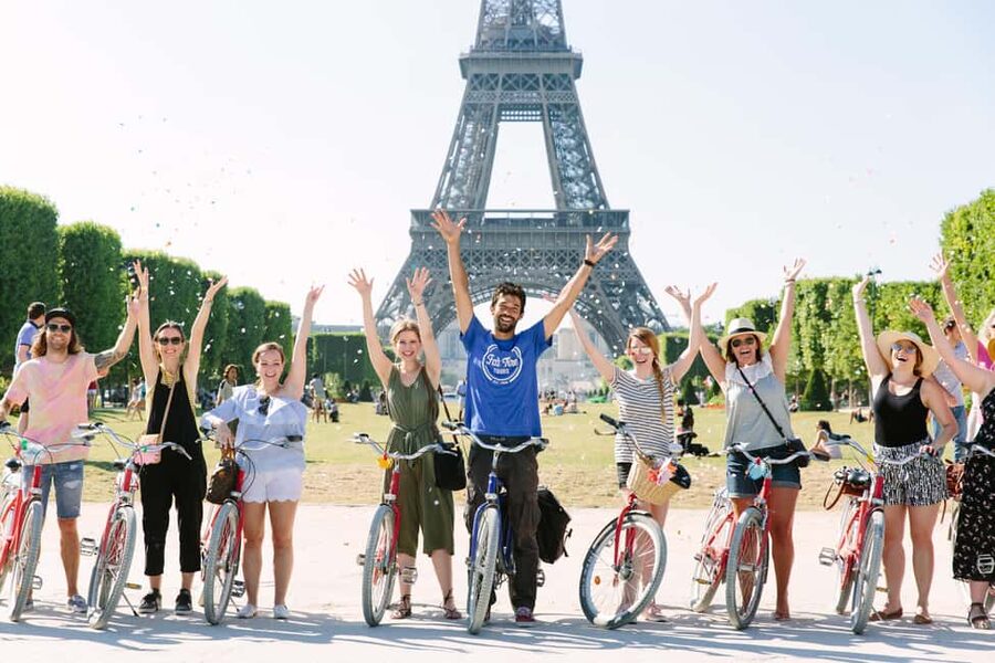 Paris Bike Tour: Eiffel Tower, Place de la Concorde & More - Crossing from the Left Bank toward the Louvre