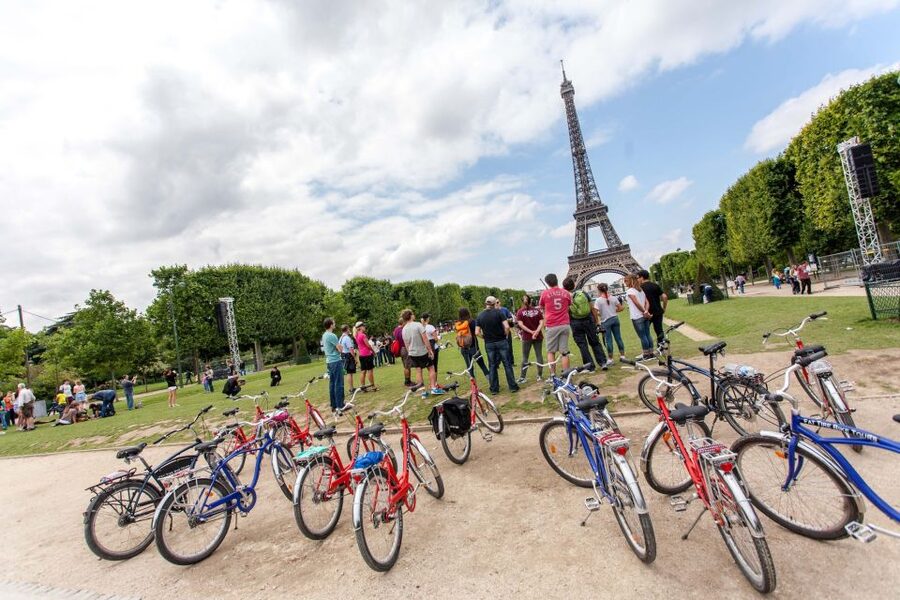 Paris Bike Tour: Eiffel Tower, Place de la Concorde & More - Place de la Concorde and the grand Paris axis