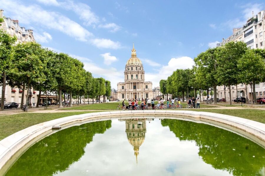 Paris Bike Tour: Eiffel Tower, Place de la Concorde & More - Guides, stories, and group safety