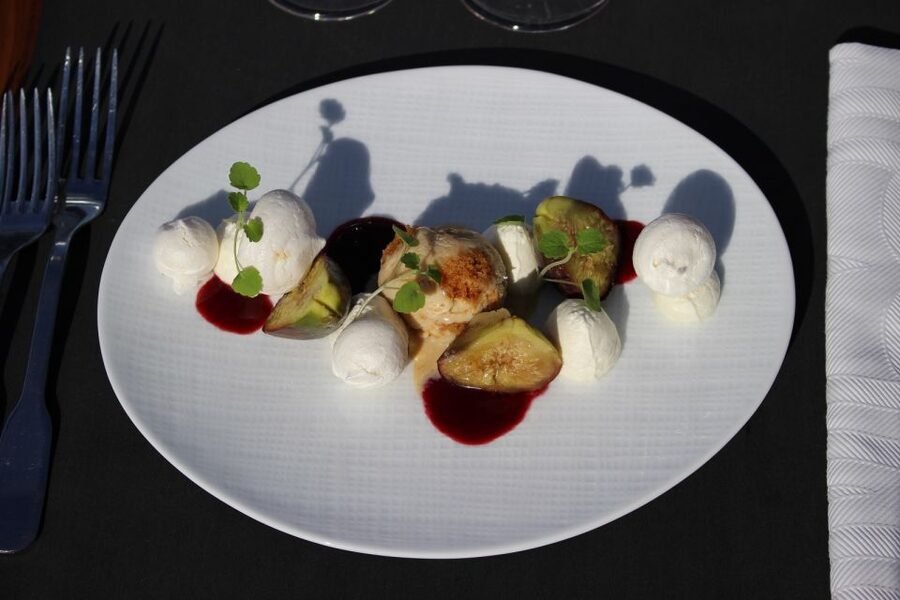 Paris: Bustronome Gourmet Dinner Tour - A six-course menu built for a moving restaurant