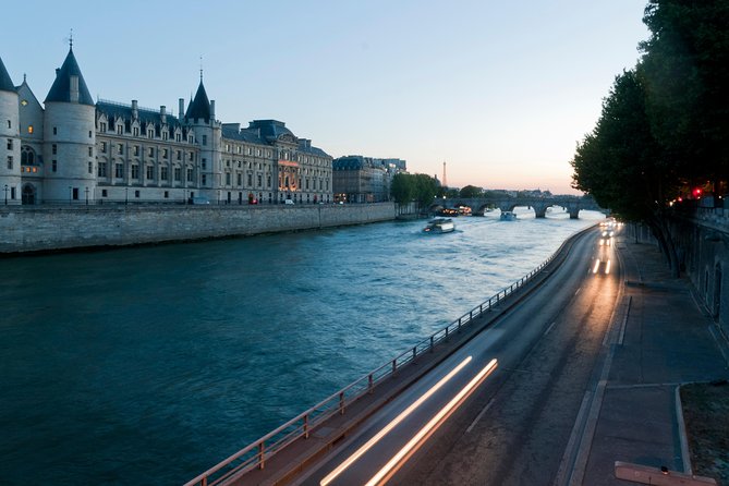 Paris by Night Walking Tour: Ghosts, Mysteries and Legends - Palais de Justice and the public theater of execution