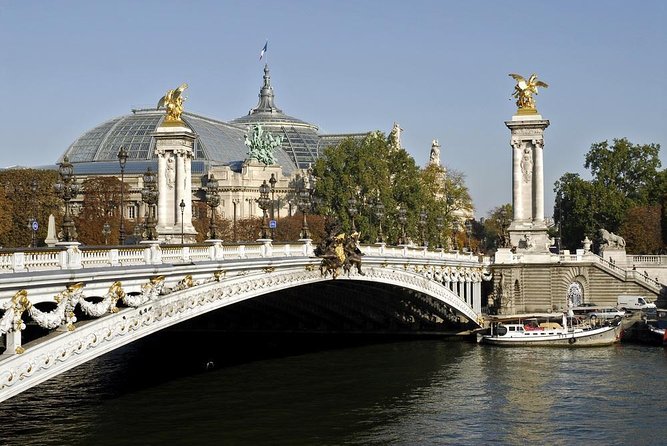 Paris Capitaine Fracasse 3 Course Seine River Dinner Cruise - The three-course menu and what it means for value