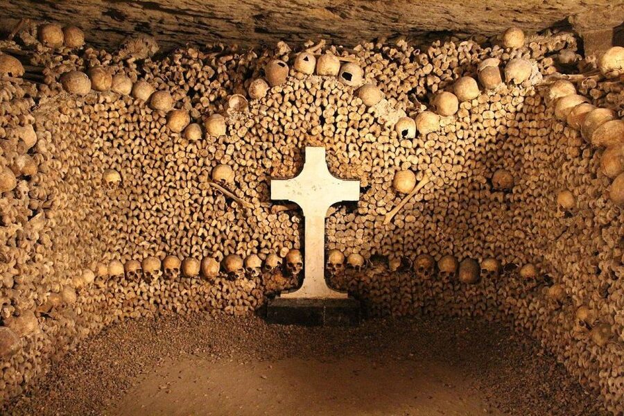 Paris: Catacombs Entry & Seine River Cruise with Audio Guide - Timed entry makes the Catacombs easier to plan