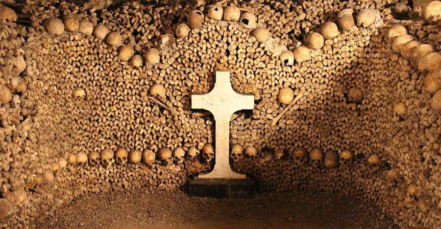 Paris: Catacombs Entry & Seine River Cruise with Audio Guide - The audio guide keeps the visit independent