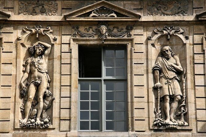 Paris: Charming Nooks and Crannies Bike Tour - Why a bicycle works so well in central Paris