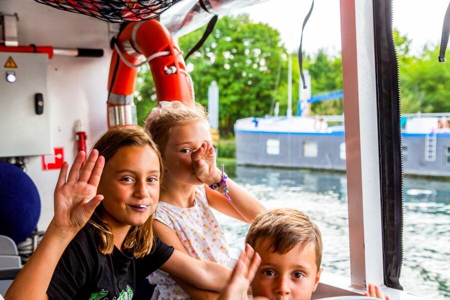 Paris: City and River Seine Tour on an Amphibious Bus - Starting with Paris landmarks by road