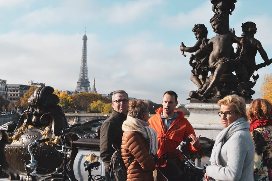 Paris: City Highlights Bike Tour - Key points at a glance