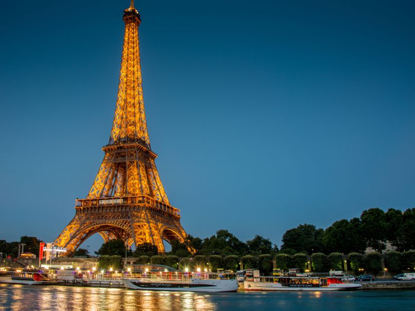 Paris: City Tour by Bus with Eiffel Tower & Optional Summit - Arriving at the Eiffel Tower