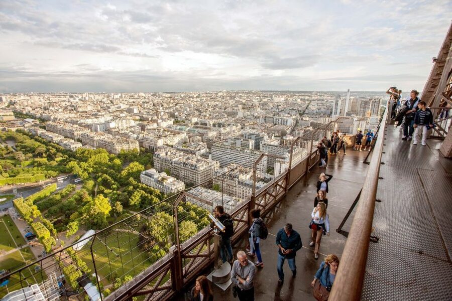 Paris: City Tour by Bus with Eiffel Tower & Optional Summit - The bus tour: a comfortable overview, not a photo stop marathon