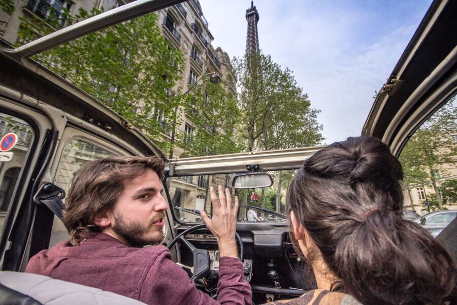 Paris: Classic Sites Tour by Vintage Citroen 2CV - What your private guide adds