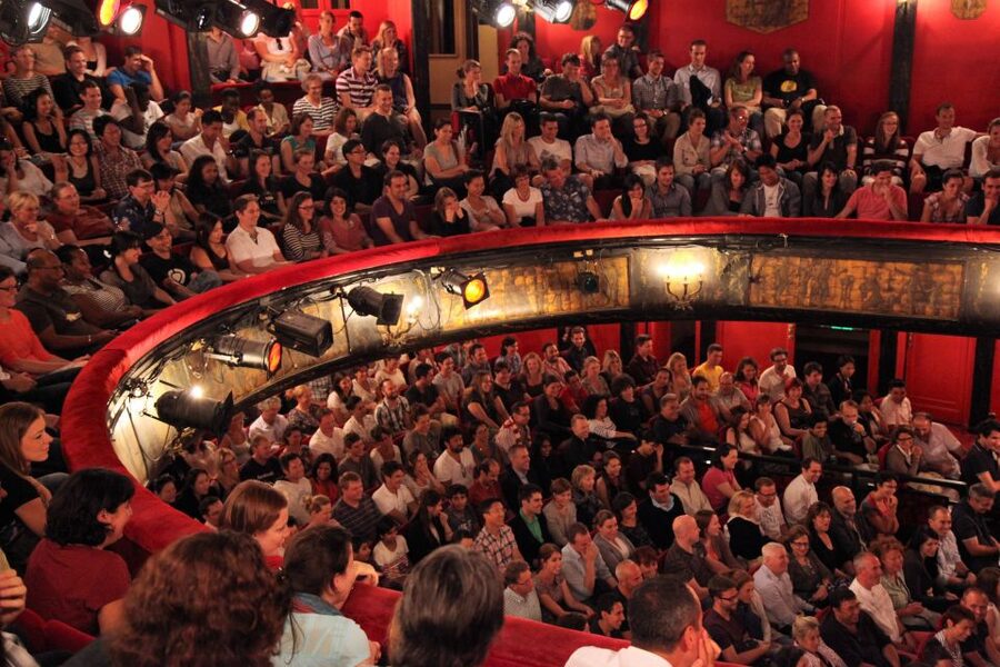 Paris: Comedy Show in English - How to Become a Parisian - Who will enjoy this show most