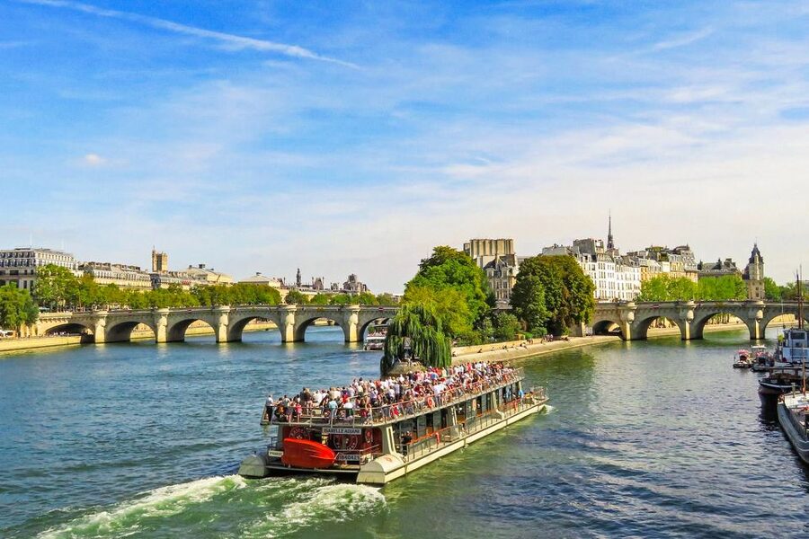Paris: Day or Sunset Cruise with Drink, Ice Cream or Dessert - Queues, sailing times, and the one-month ticket