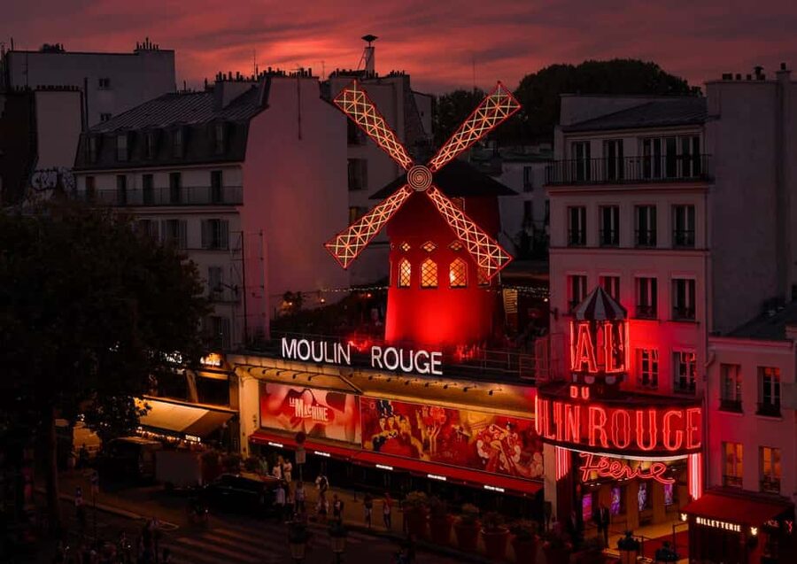 Paris: Dinner Show at the Moulin Rouge - Entering the Moulin Rouge for a Belle Époque evening