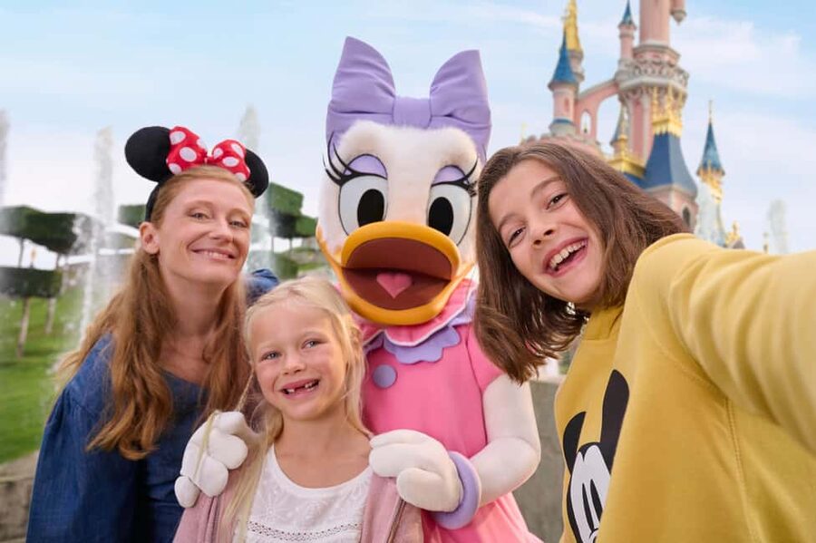 Paris: Disneyland Paris Ticket with Transfer - Getting from Paris to the parks