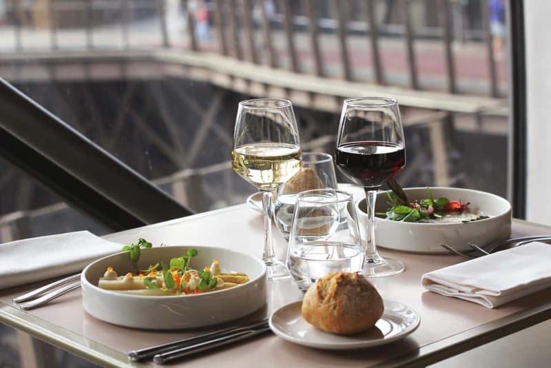 Paris: Early Dinner at Madame Brasserie in the Eiffel Tower - Service and the pace of the evening