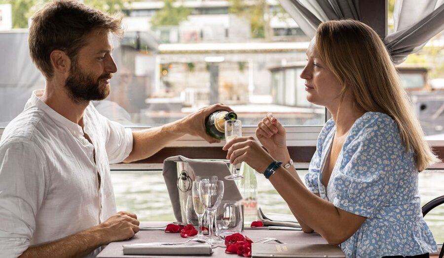 Paris: Early Evening Dinner Cruise on the River Seine - Service, music, and the atmosphere onboard