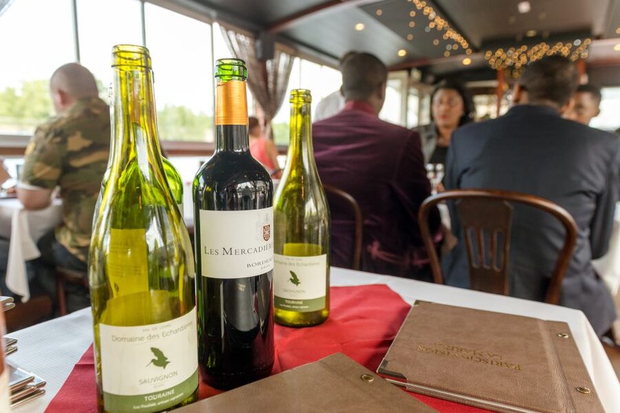 Paris: Early Evening Dinner Cruise on the River Seine - Who should book this cruise