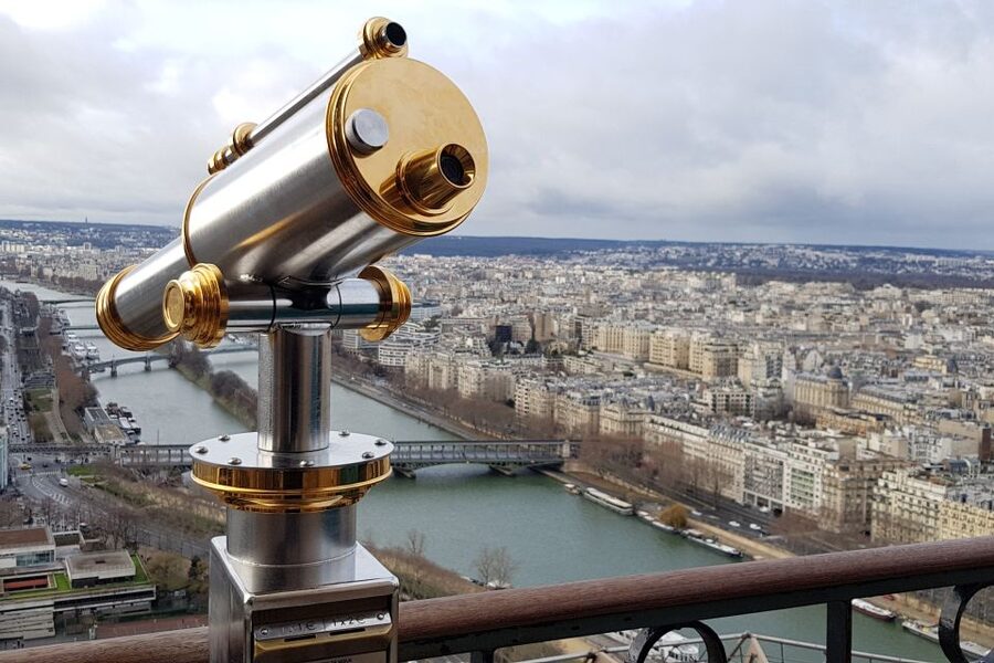 Paris: Eiffel Tower 2nd Floor Access or Summit Access - What the guide adds to a famous monument