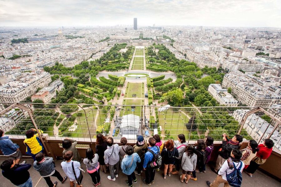 Paris: Eiffel Tower Access by Elevator & Seine River Cruise - Queues, crowds, and practical limits