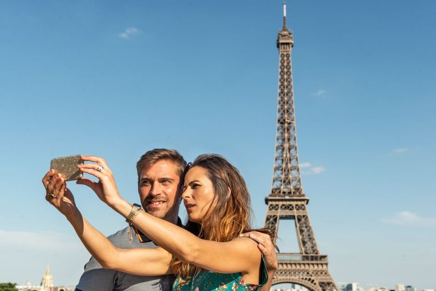 Paris: Eiffel Tower Access w/ Audioguide and Optional Cruise - How the audio guide works in practice