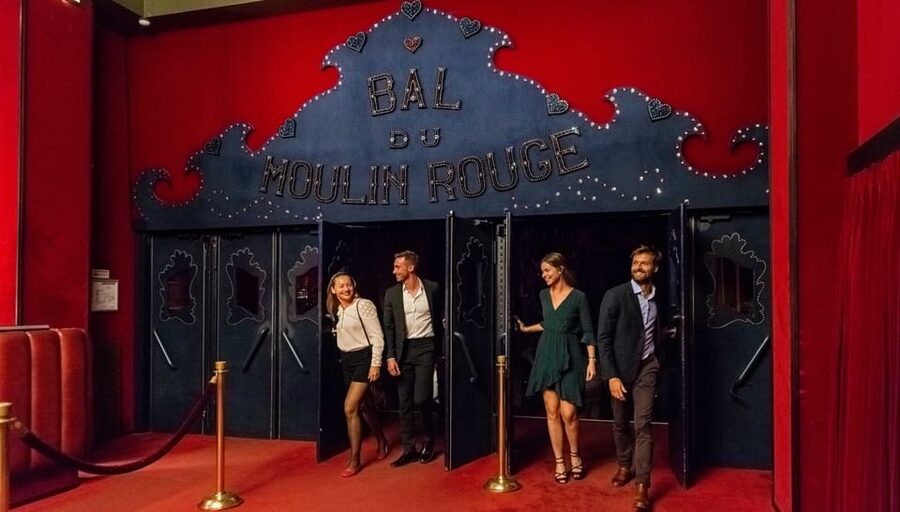 Paris: Eiffel Tower Dinner Cruise with a Moulin Rouge Show - What the Seine cruise adds