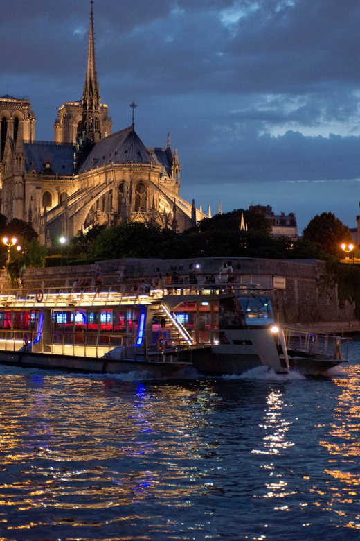 Paris: Eiffel Tower Dinner Cruise with a Moulin Rouge Show - The food, service, and seating reality