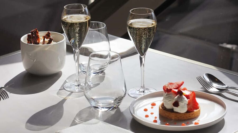 Paris: Eiffel Tower's Madame Brasserie 3-course lunch 12:00 - What the 90-minute lunch feels like