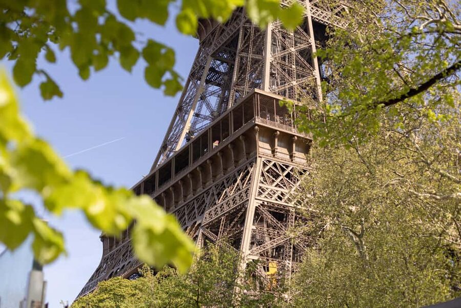 Paris: Eiffel Tower's Madame Brasserie 3-course lunch 12:00 - Picking the best view
