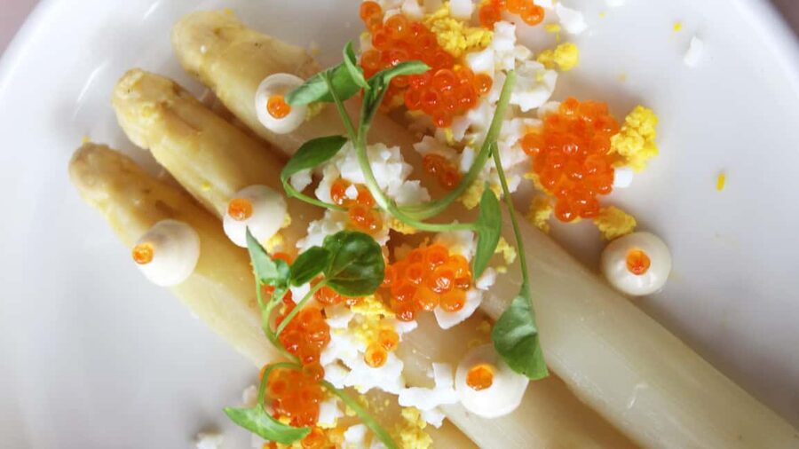 Paris: Eiffel Tower's Madame Brasserie 3-course lunch 12:00 - Getting to the Madame Brasserie entrance