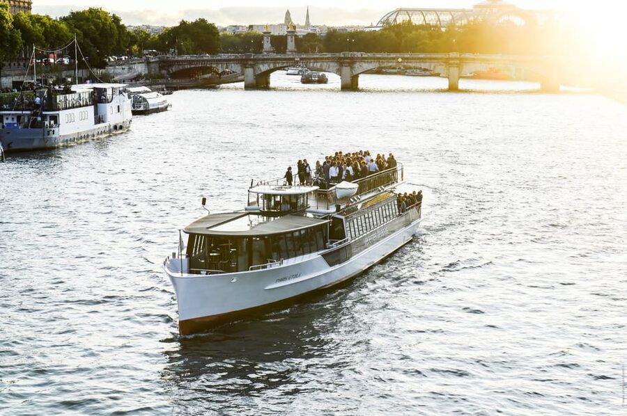 Paris: Evening River Cruise with Music - Should you book the Vedettes de Paris evening cruise?