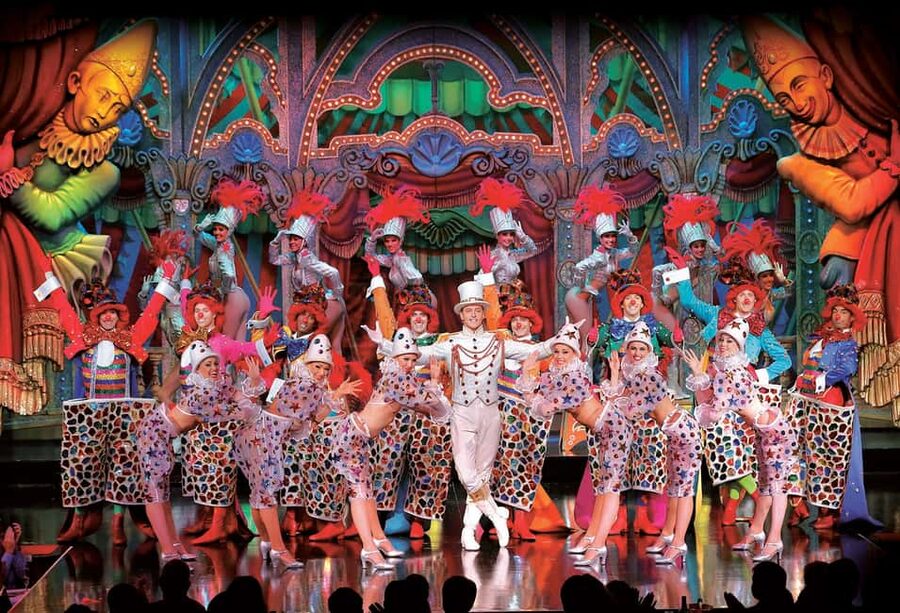 Paris: Evening Sightseeing Tour and Moulin Rouge Show - Champagne is included, but dinner is not