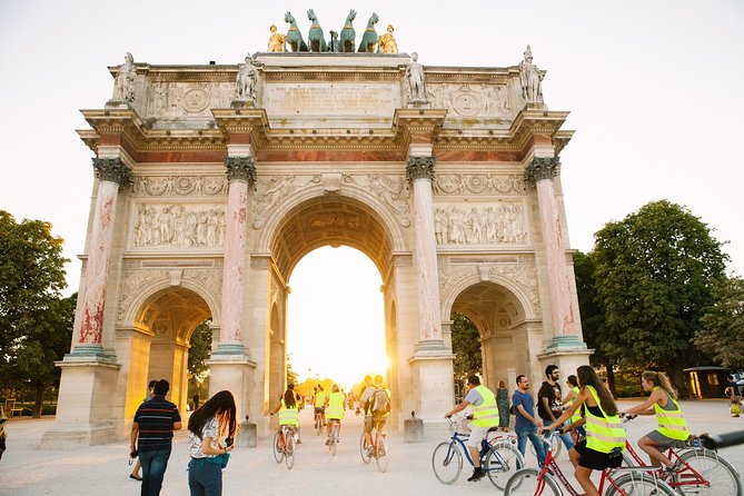 Paris Evening Snapshot Bike Tour - Berthillon and a pause on the bridge