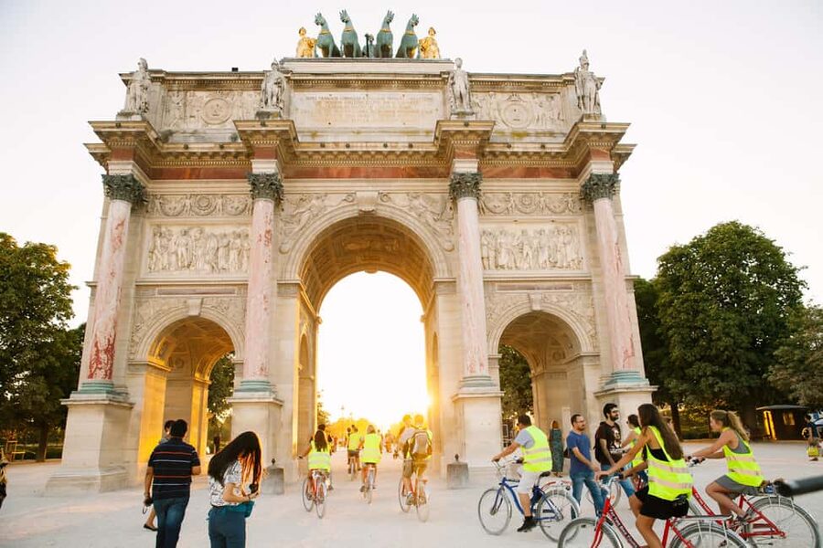 Paris Evening Snapshot Bike Tour - The Eiffel Tower and the evening lights
