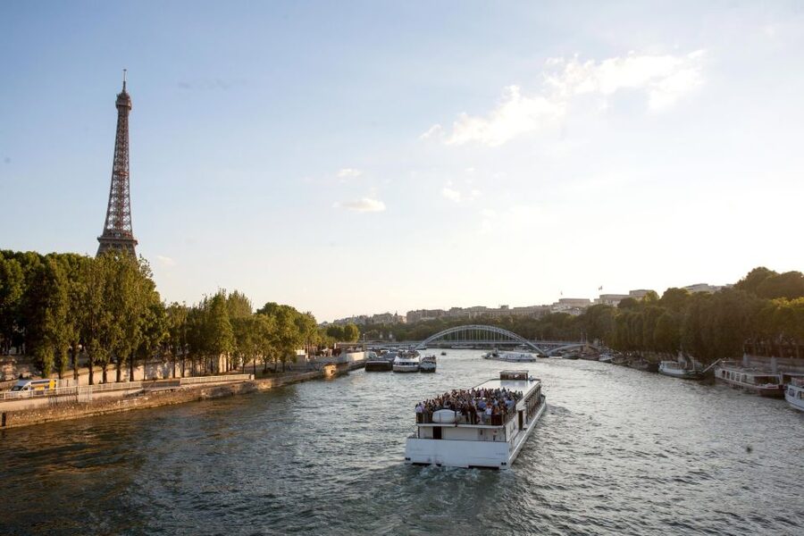 Paris Evening Snapshot Bike Tour - The Seine boat ride: confirm what is included