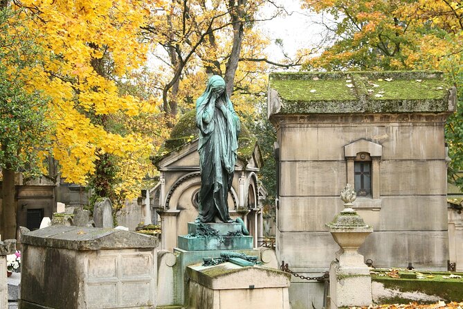 Paris: Famous Graves of Pere Lachaise Cemetery Guided Tour - The stories behind Heloïse, Abelard, and other graves