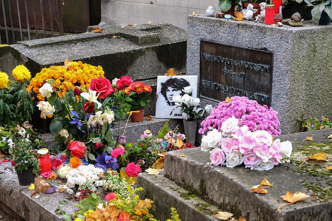 Paris: Famous Graves of Pere Lachaise Cemetery Guided Tour - How the two-hour route ends