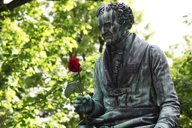 Paris: Famous Graves of Pere Lachaise Cemetery Guided Tour - From Alexandre Dumas metro to the cemetery gates